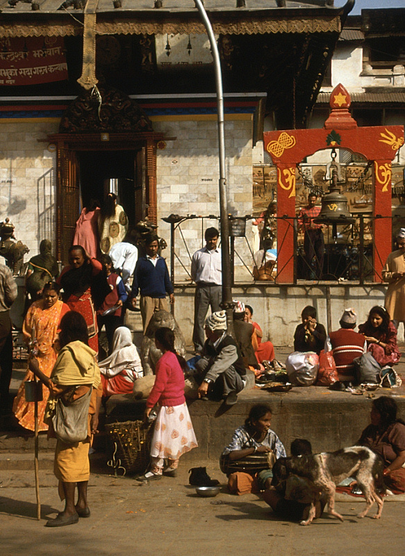 483_Bij tempeltje, Kathmandu.jpg